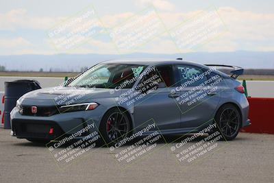 media/Mar-30-2025-Speed Ventures (Sun) [[39e6b1441d]]/Green/Grid/